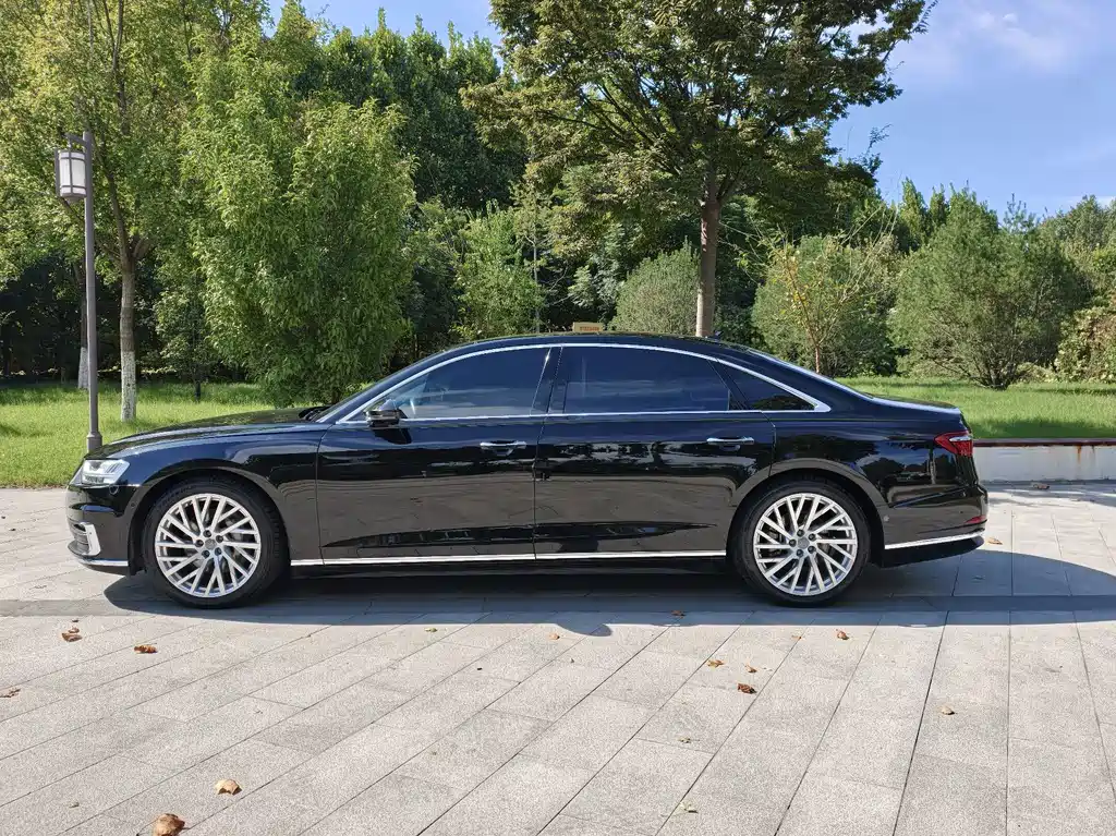 Audi A8 — фото 3