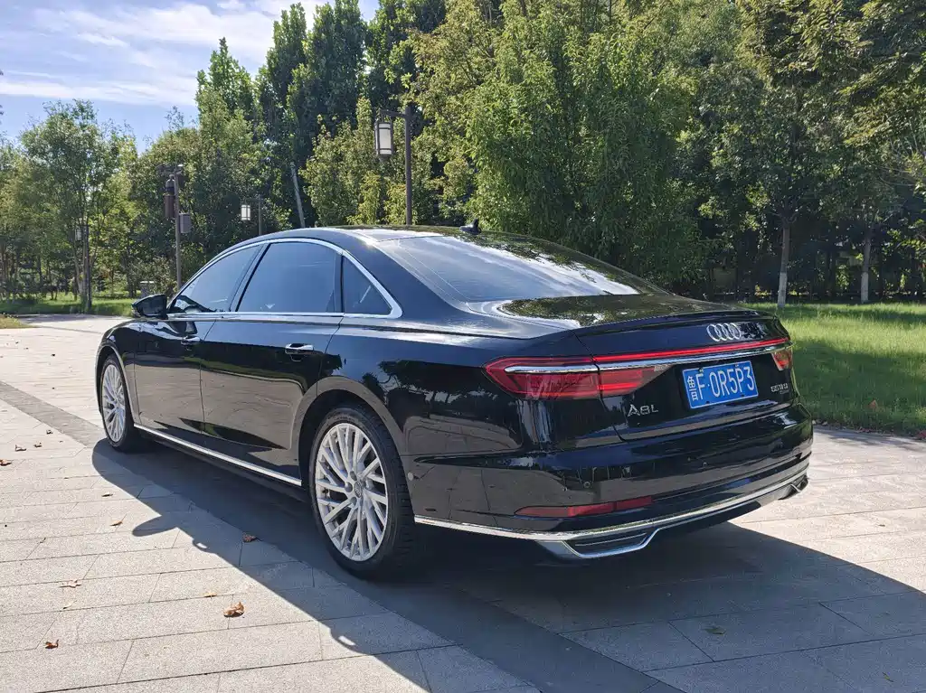 Audi A8 — фото 4