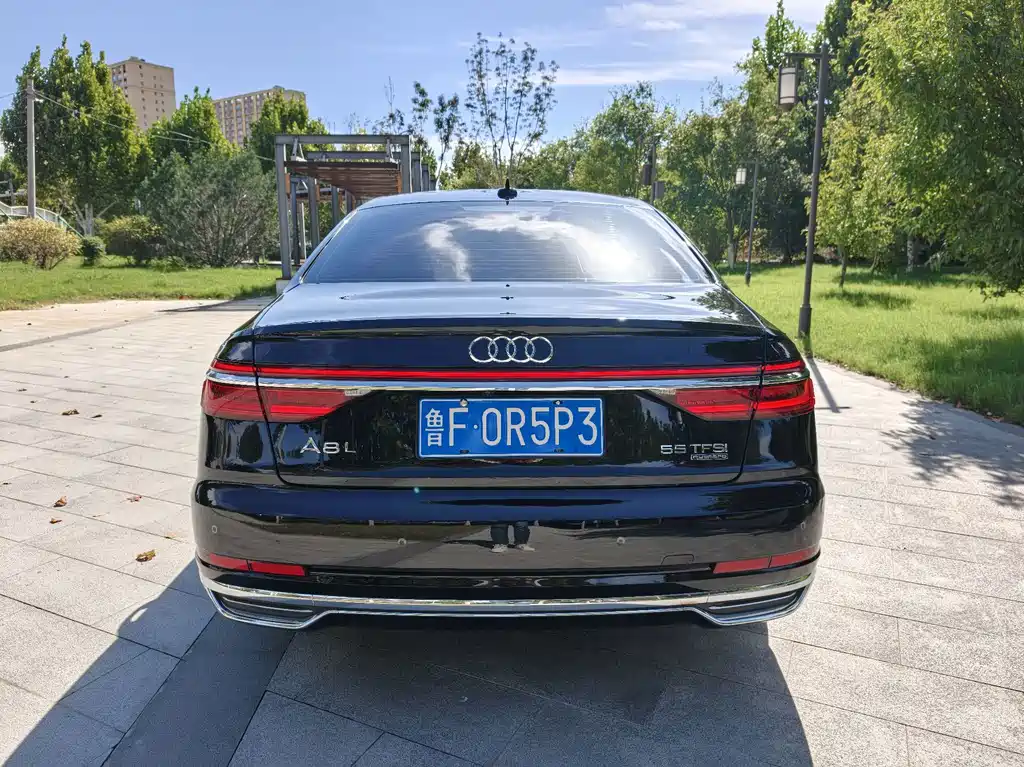 Audi A8 — фото 5