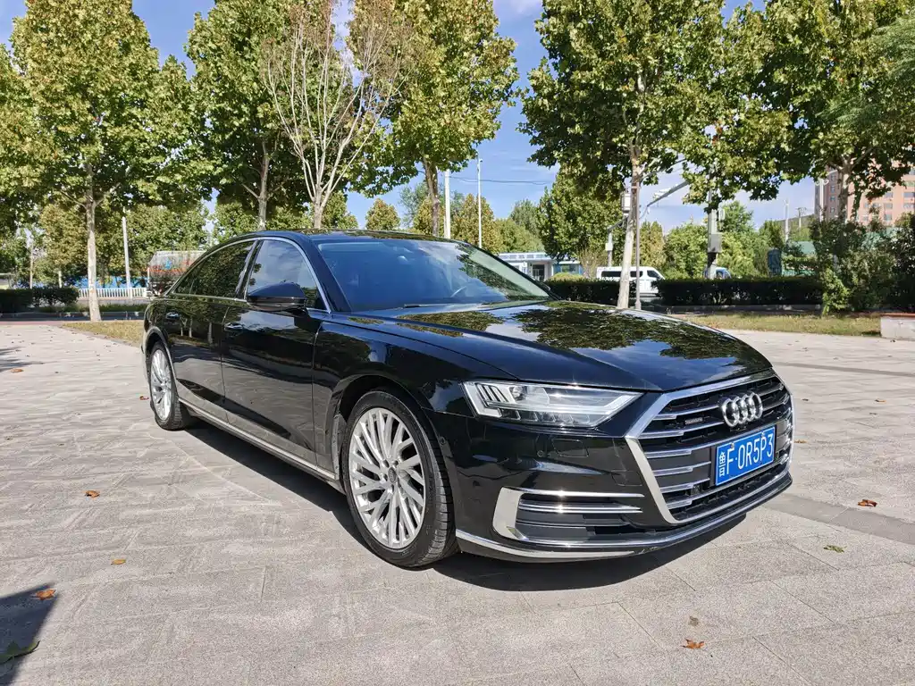 Audi A8 — фото 7