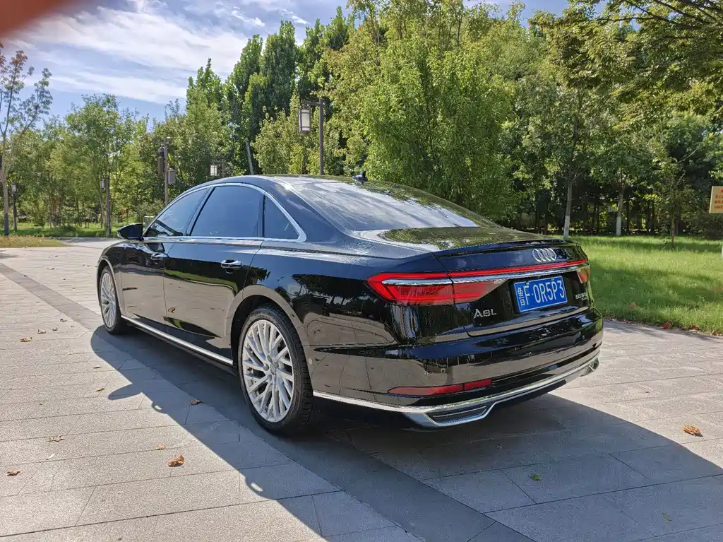 Audi A8 — фото 8