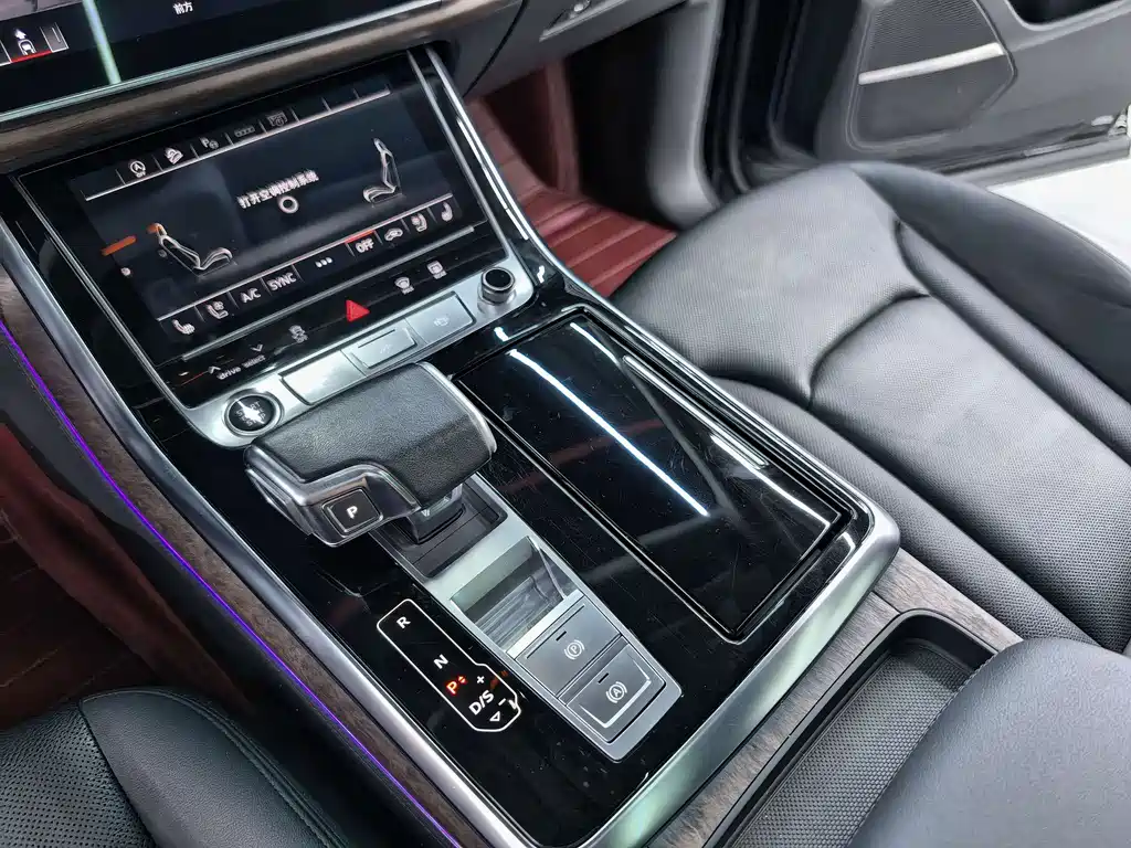 Audi Q7 — фото 10