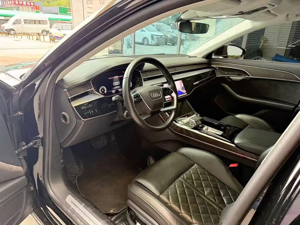 Audi A8 — фото 4
