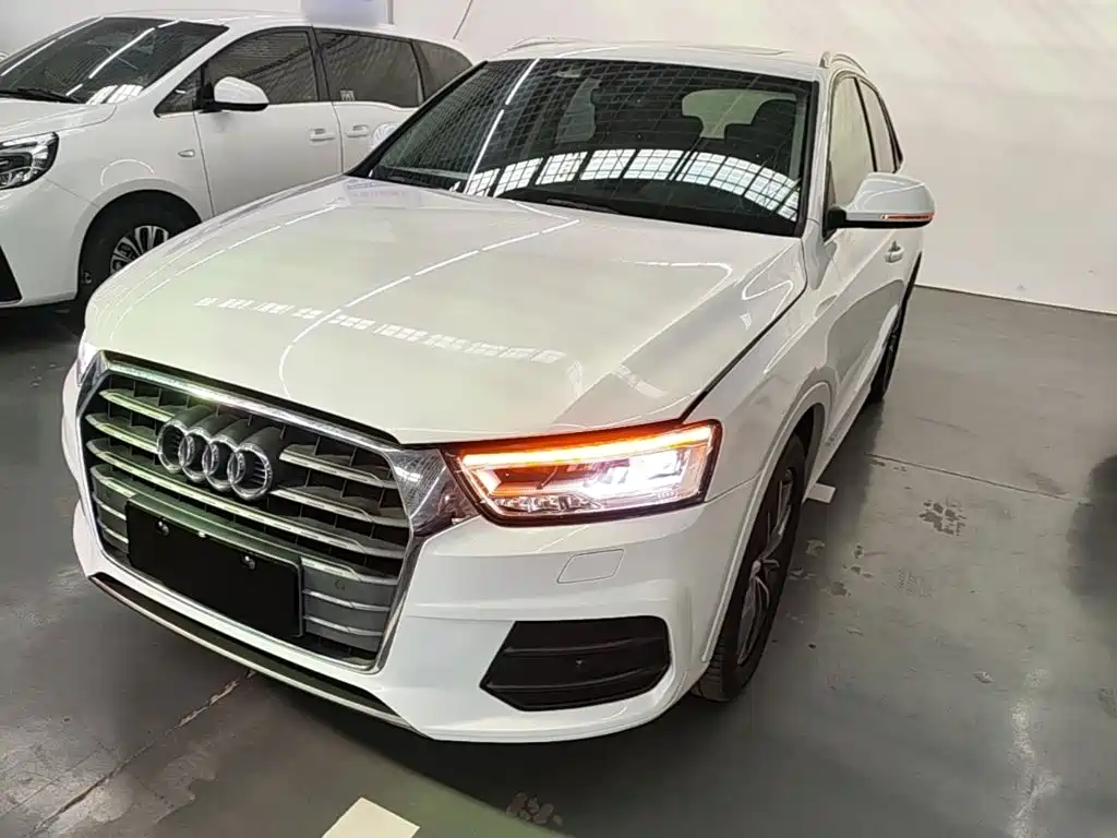 Audi Q3 — фото 1