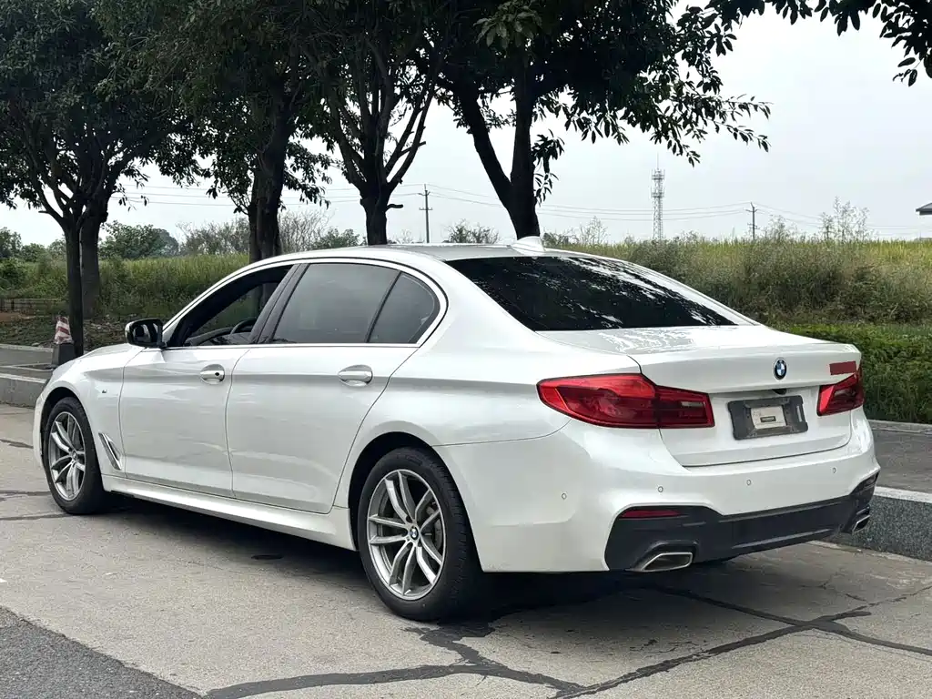 BMW 5 Series — фото 9