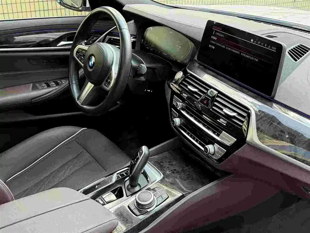 BMW 5 Series — фото 7