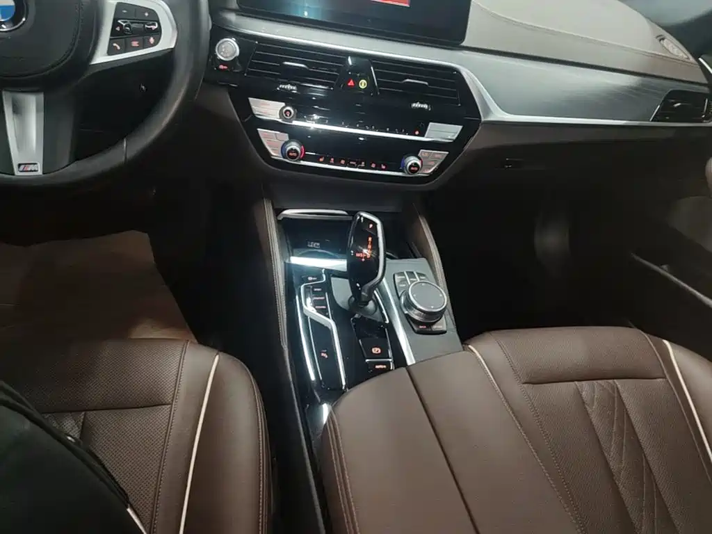 BMW 5 Series — фото 13