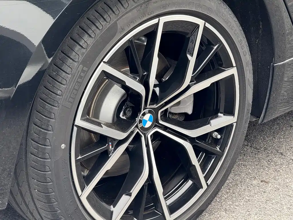 BMW 5 Series — фото 14