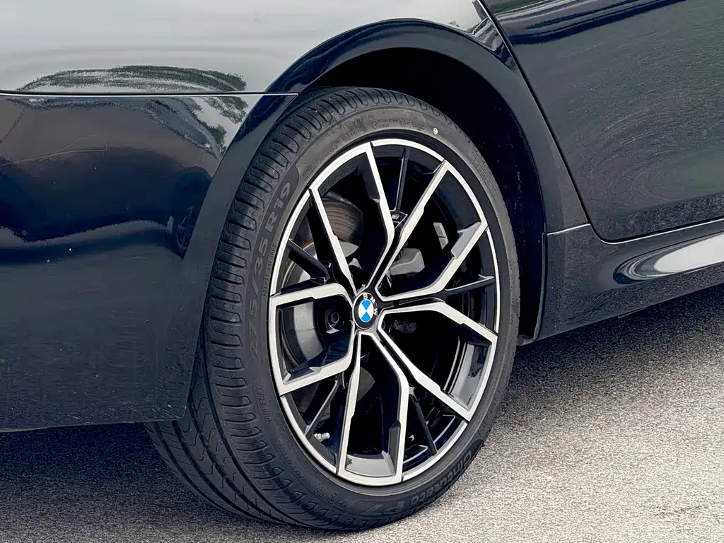 BMW 5 Series — фото 17