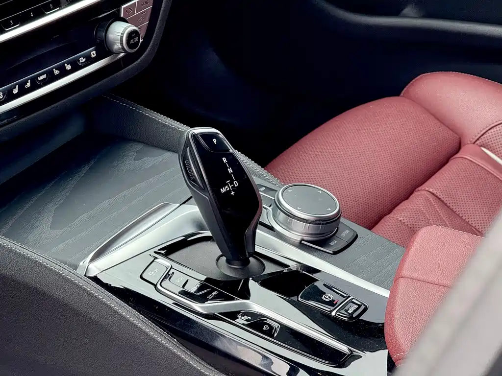 BMW 5 Series — фото 9