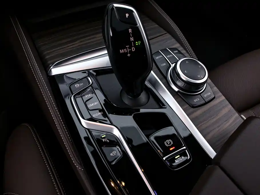 BMW 5 Series — фото 10