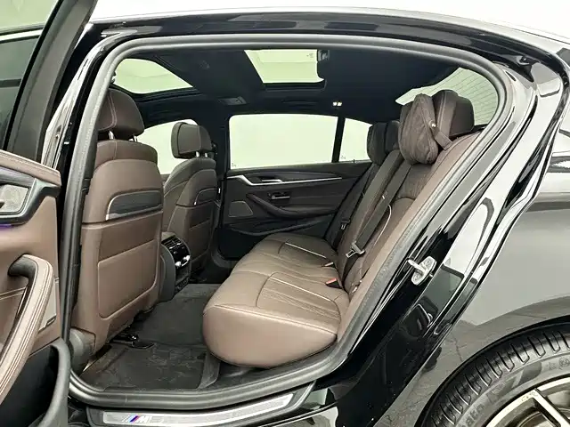 BMW 5 Series — фото 13