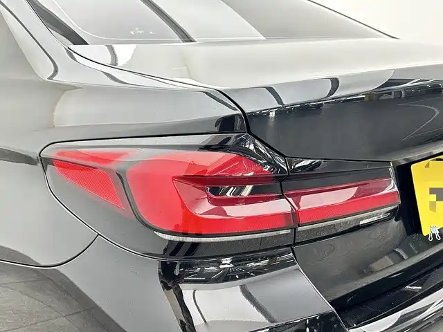 BMW 5 Series — фото 19