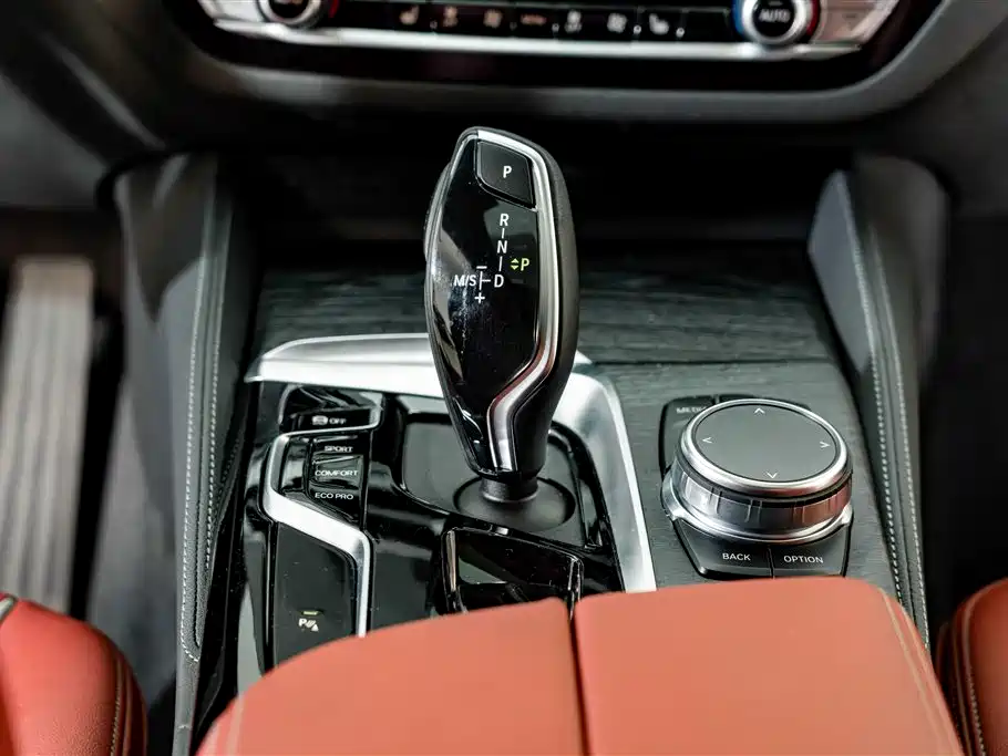 BMW 5 Series — фото 14