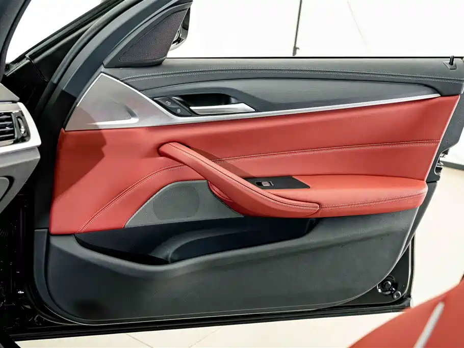 BMW 5 Series — фото 15