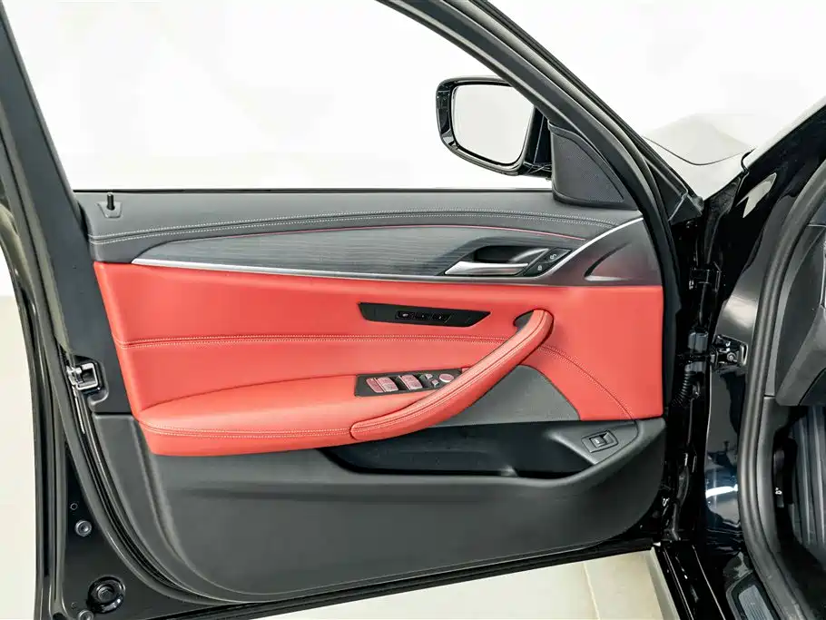 BMW 5 Series — фото 16