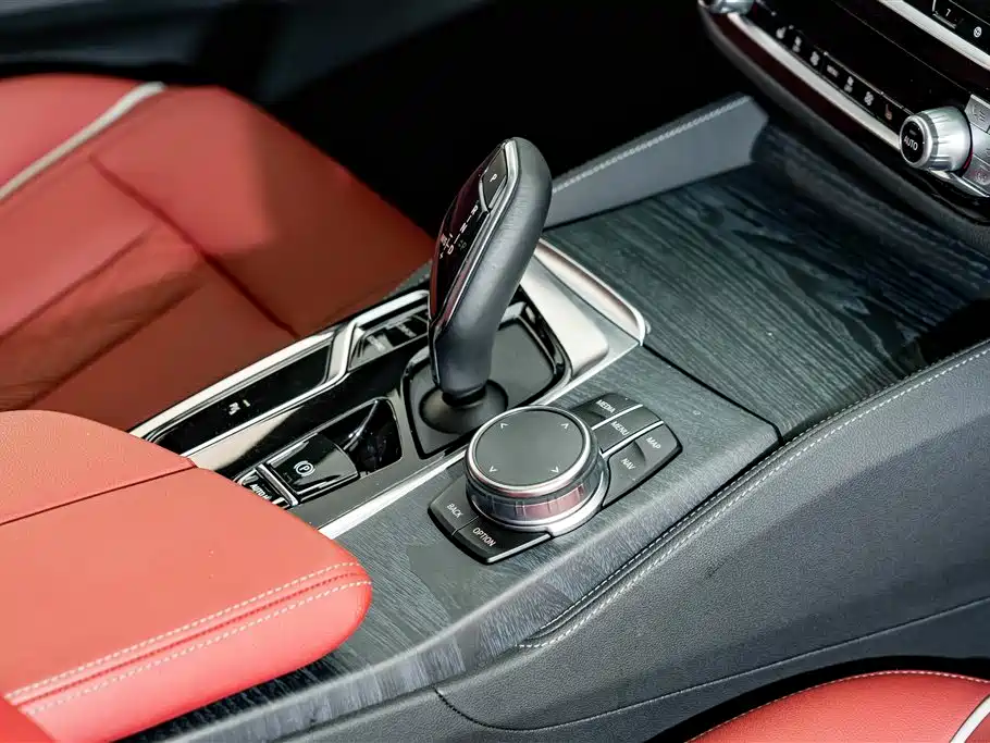 BMW 5 Series — фото 18