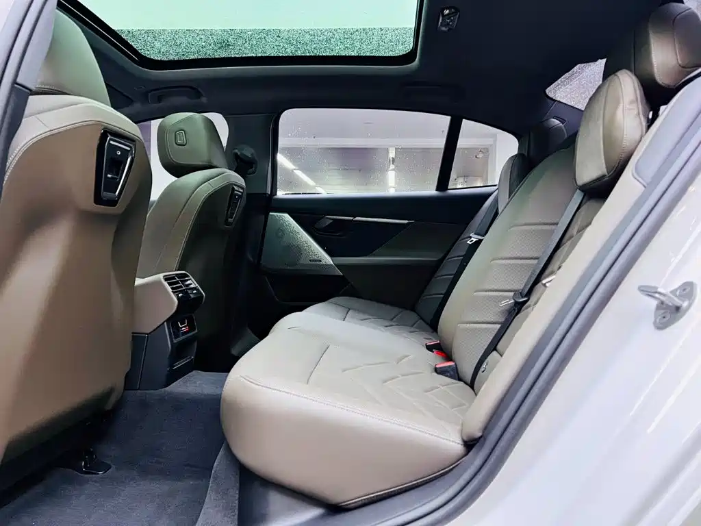 BMW 5 Series — фото 15
