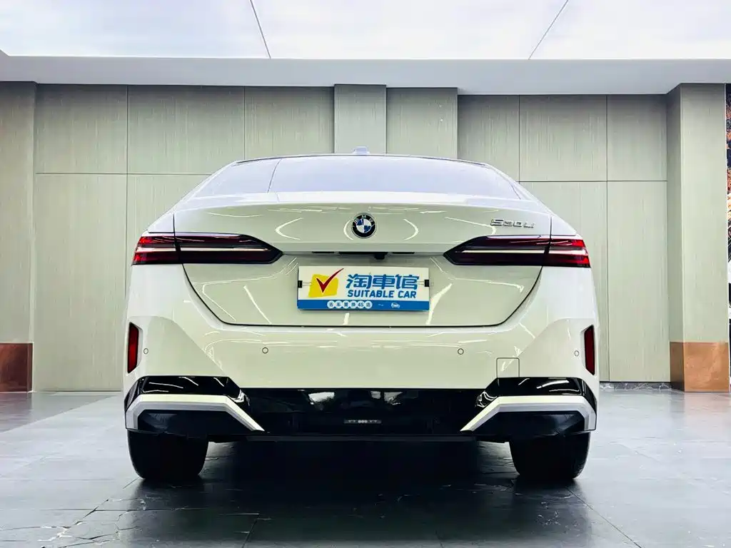 BMW 5 Series — фото 5