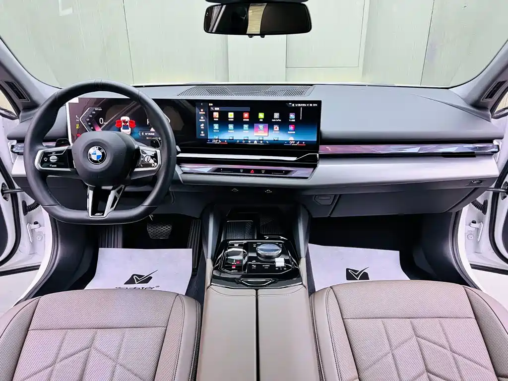 BMW 5 Series — фото 9