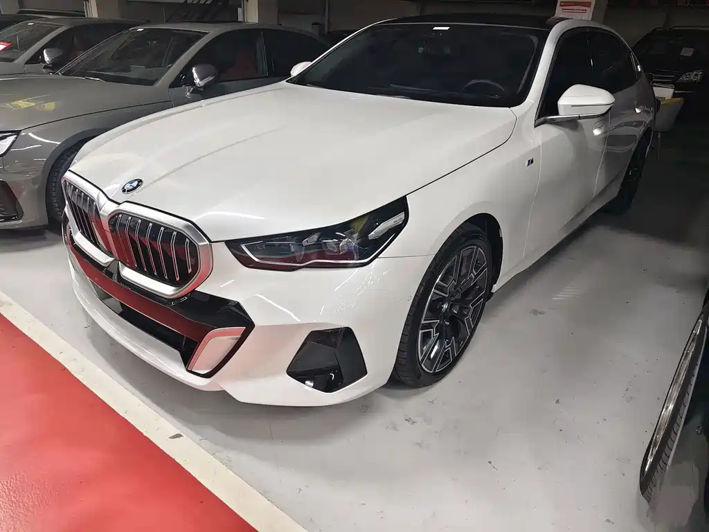 BMW 5 Series — фото 1