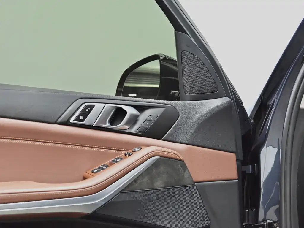 BMW X5 (Import) — фото 18