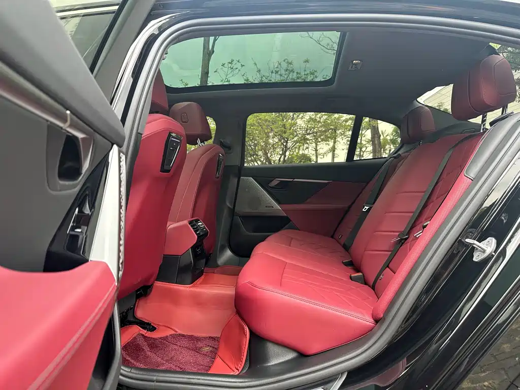 BMW 5 Series — фото 8