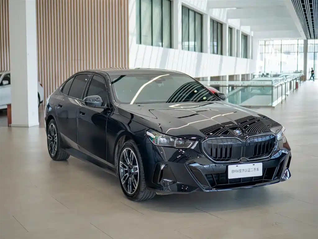 BMW 5 Series — фото 4