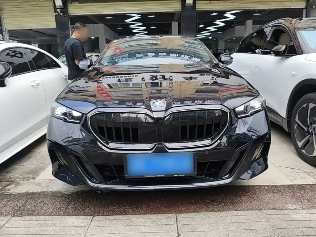 BMW 5 Series — фото 2