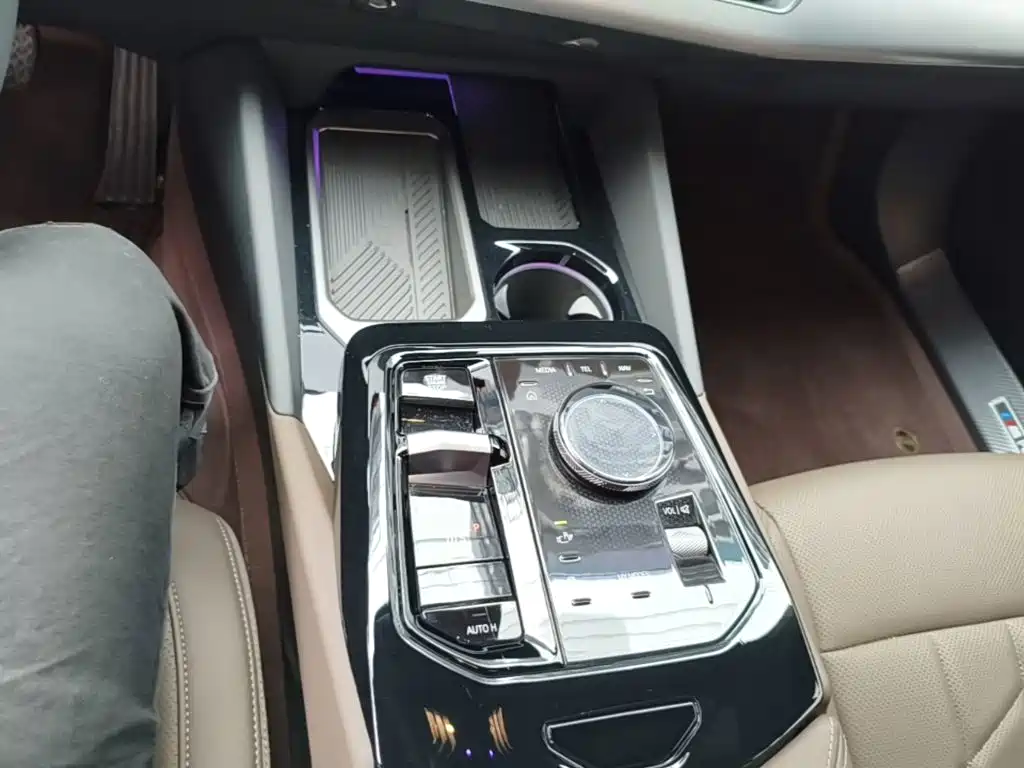 BMW 5 Series — фото 13