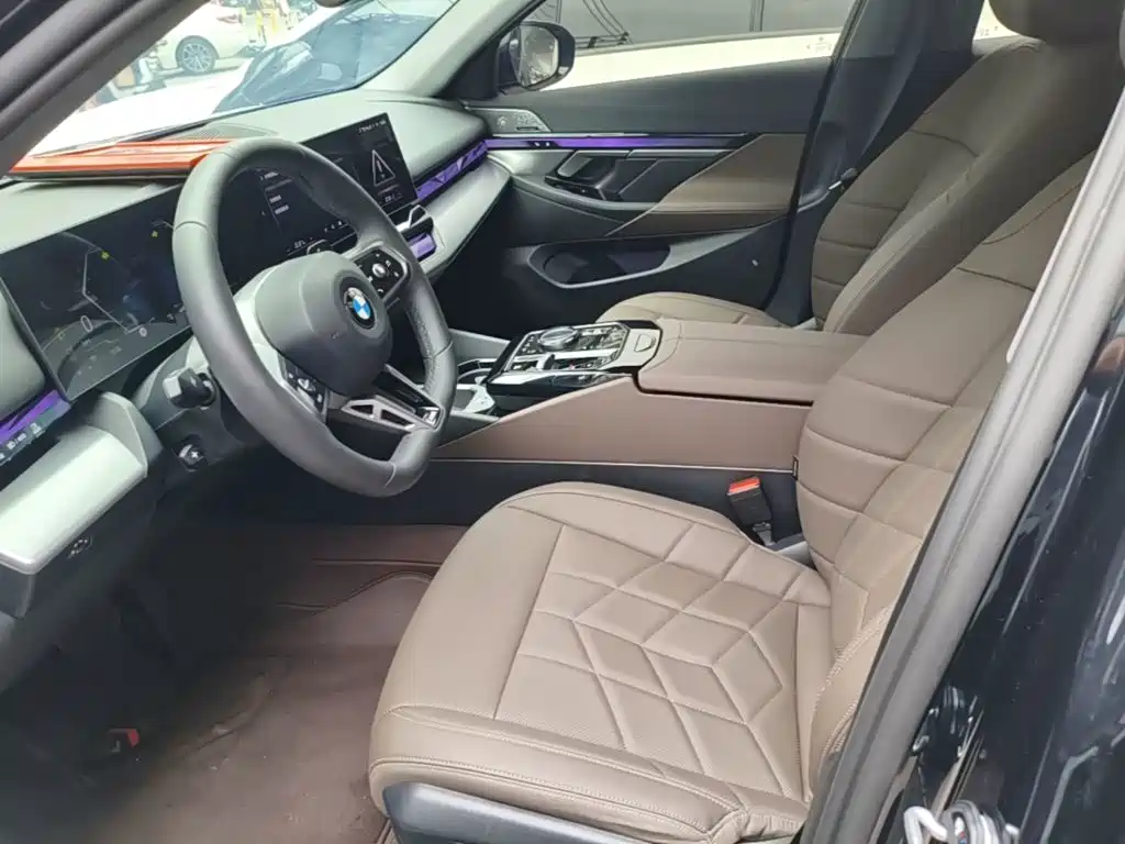 BMW 5 Series — фото 14