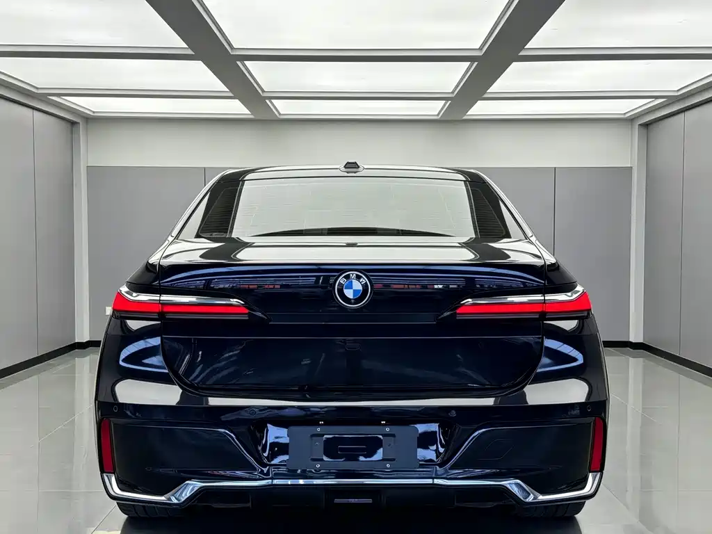 BMW 7 Series — фото 10