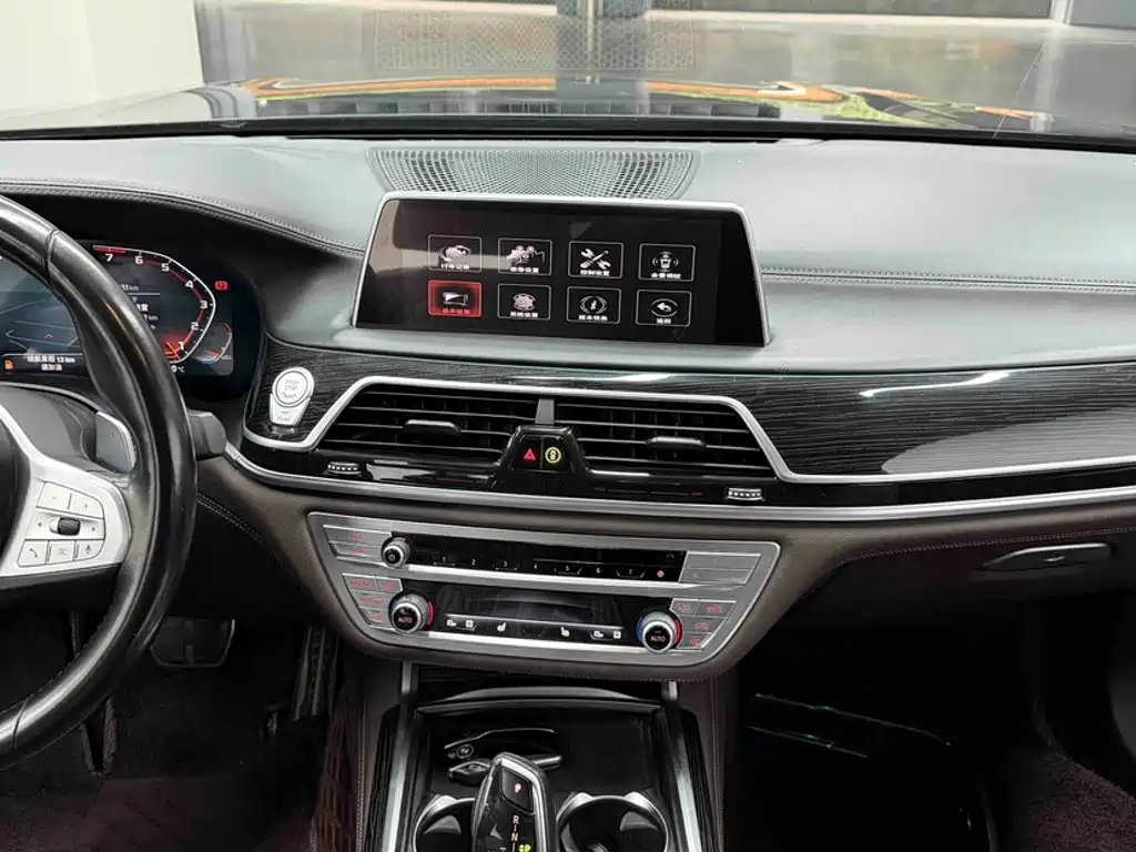 BMW 7 Series — фото 10