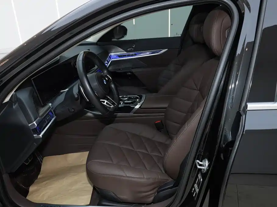BMW 7 Series — фото 18