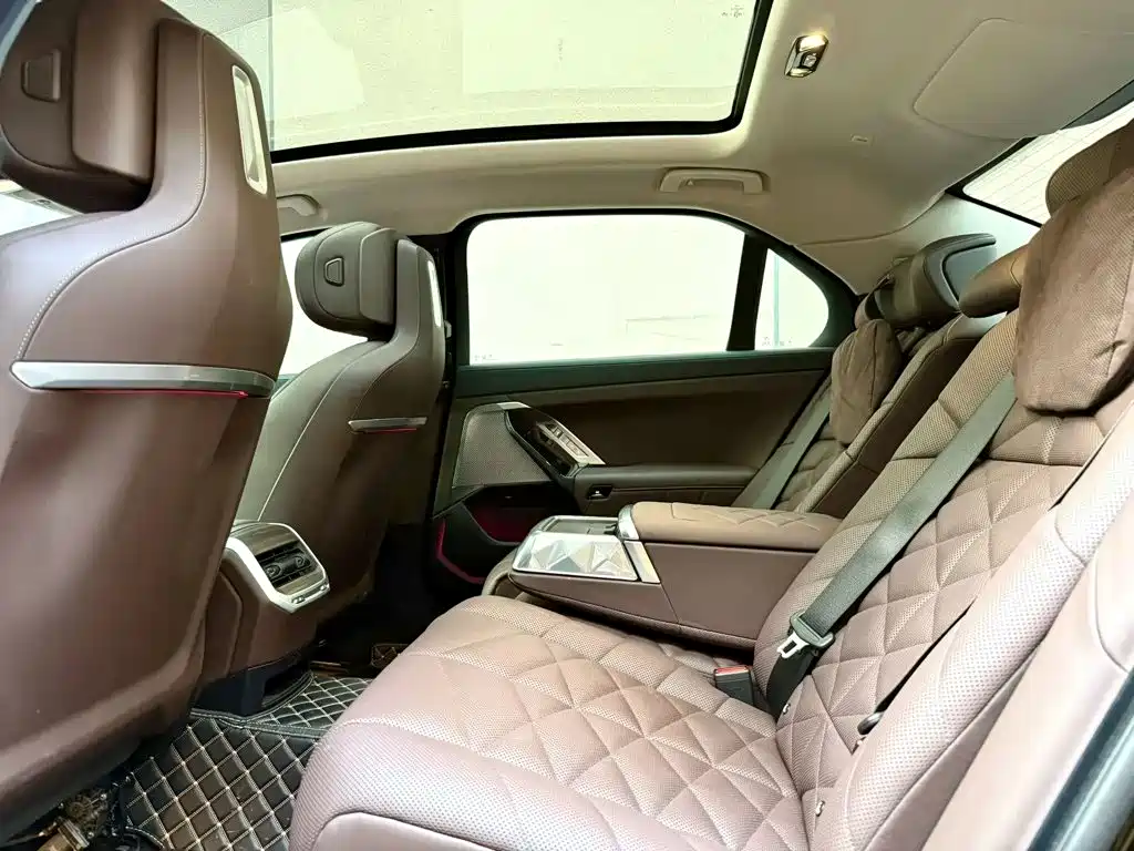 BMW 7 Series — фото 4