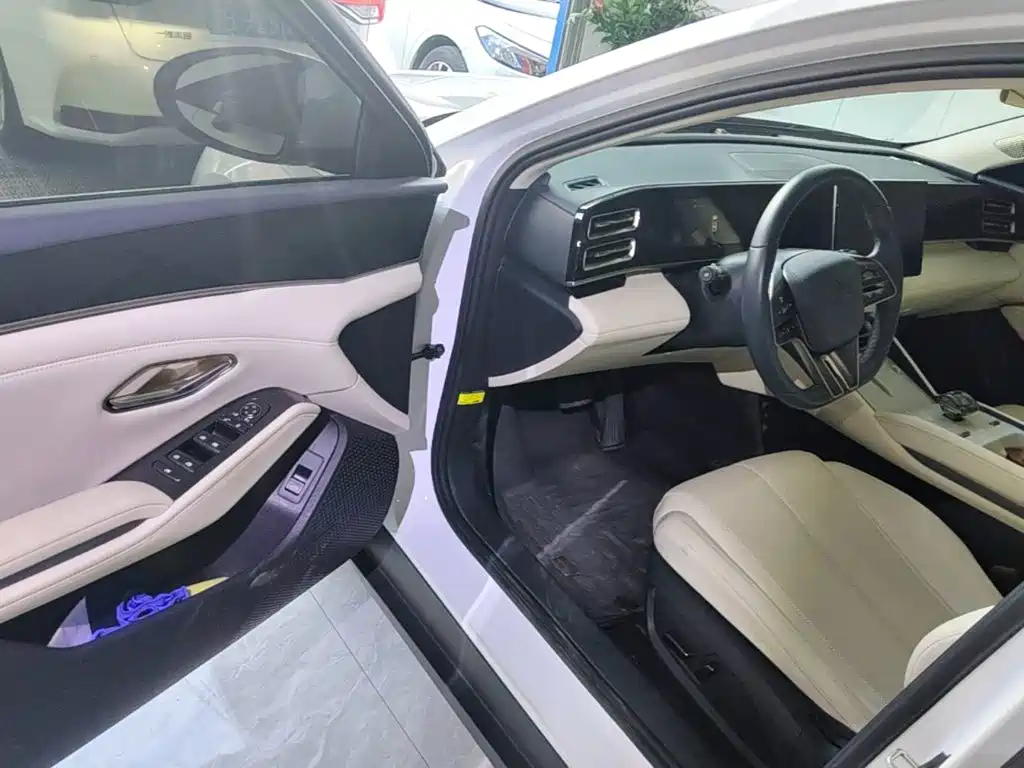 BYD Qin L — фото 15