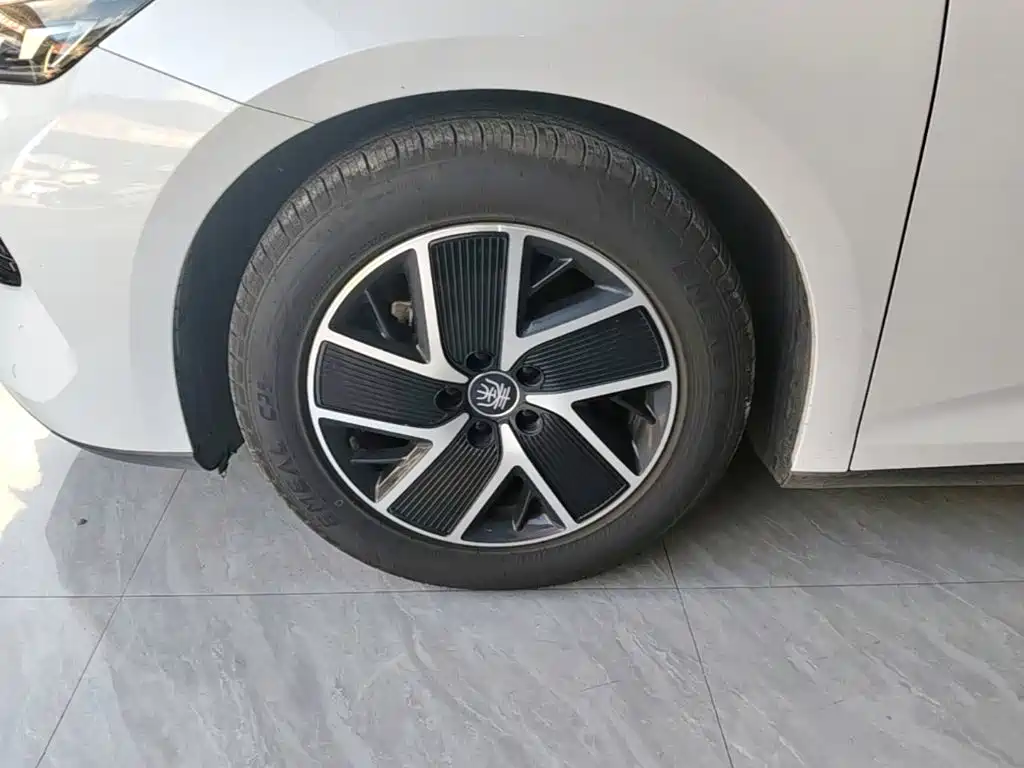 BYD Qin L — фото 22