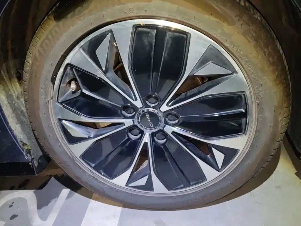 BYD Seal — фото 8