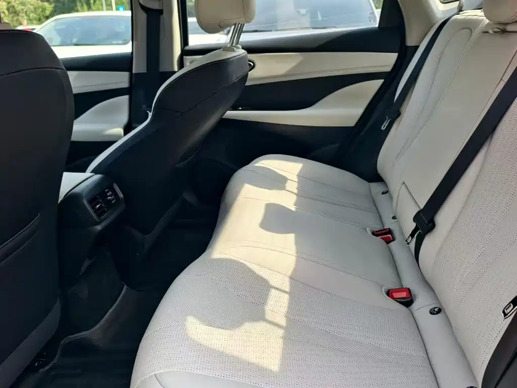 BYD Seal 05 DM-i — фото 7