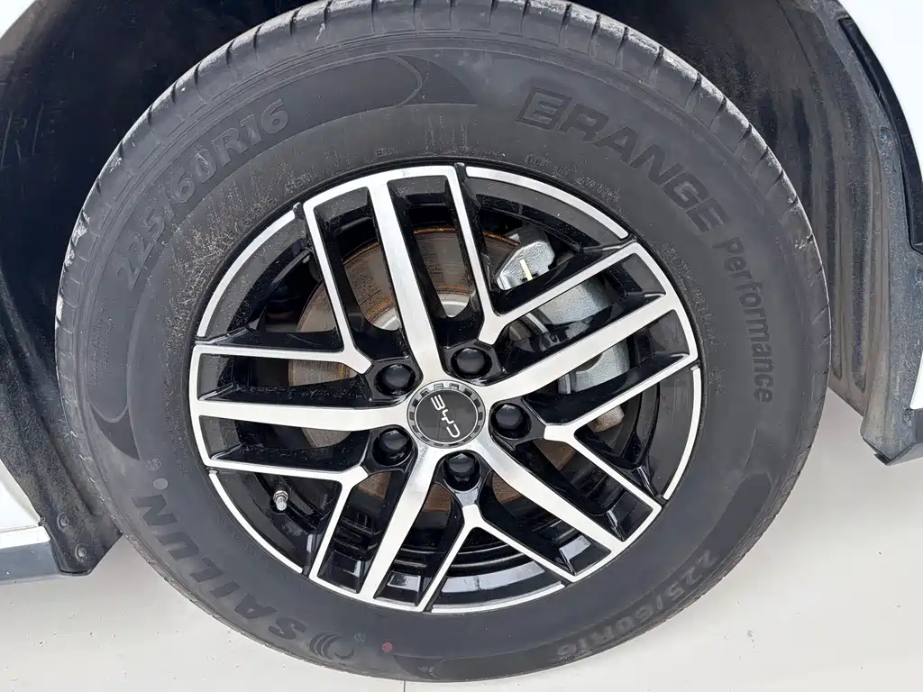 BYD Seal 05 DM-i — фото 10