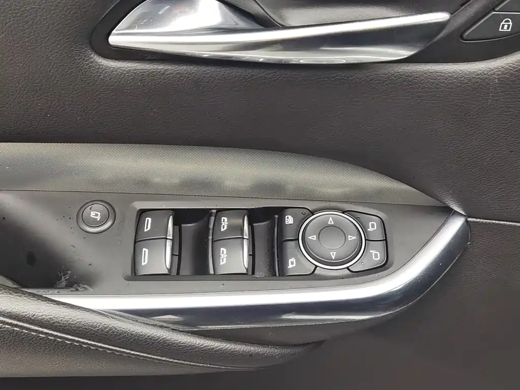 Cadillac XT4 — фото 9