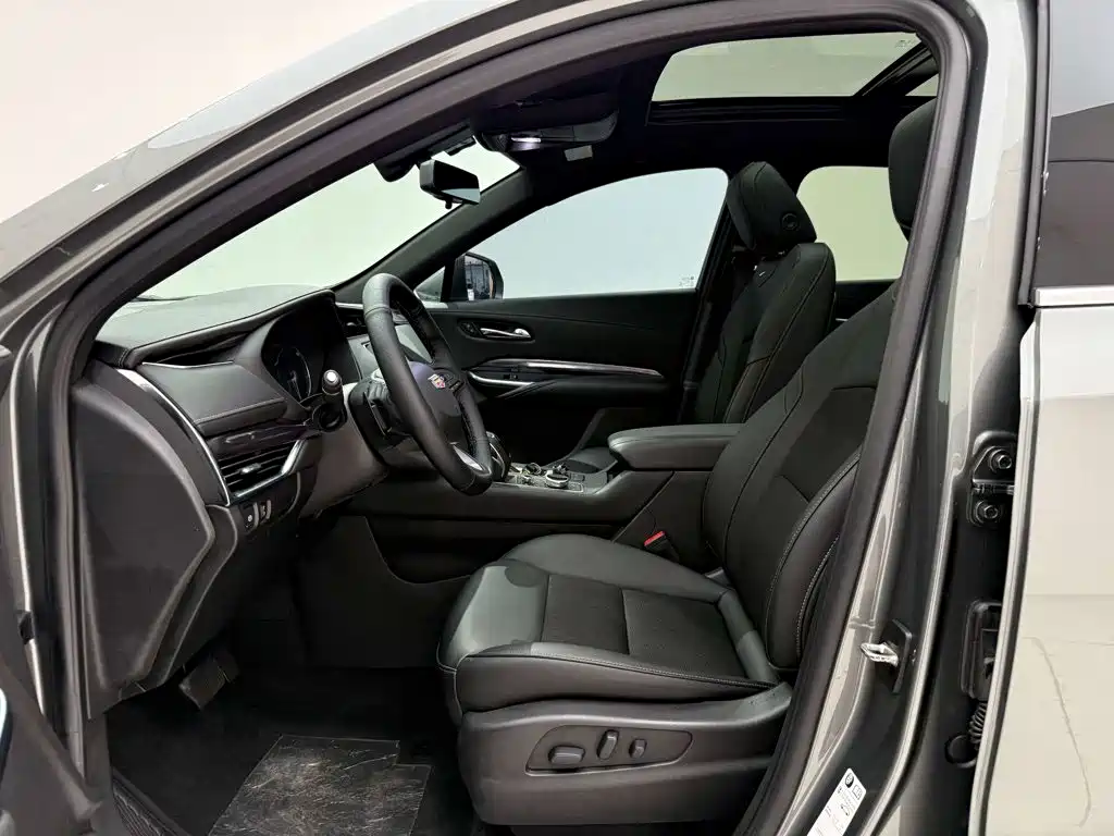Cadillac XT4 — фото 17