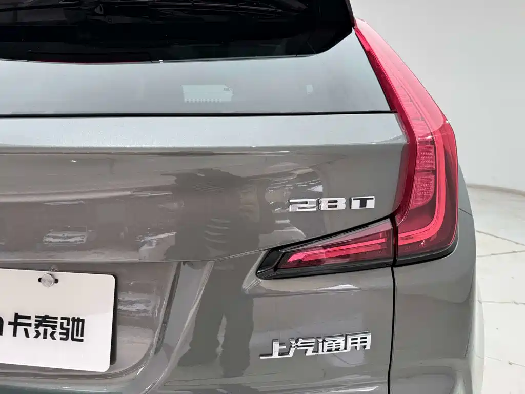Cadillac XT4 — фото 10