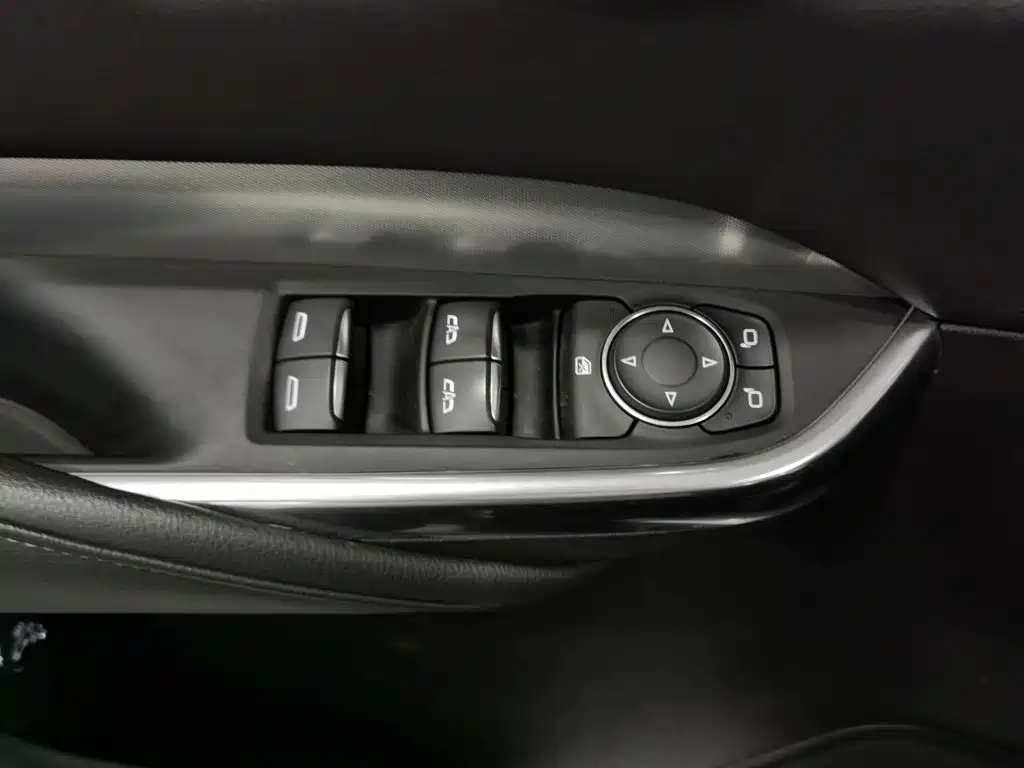 Cadillac XT4 — фото 9
