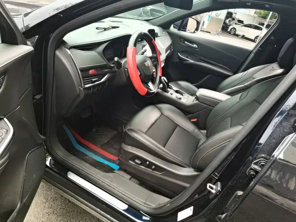 Cadillac XT4 — фото 14