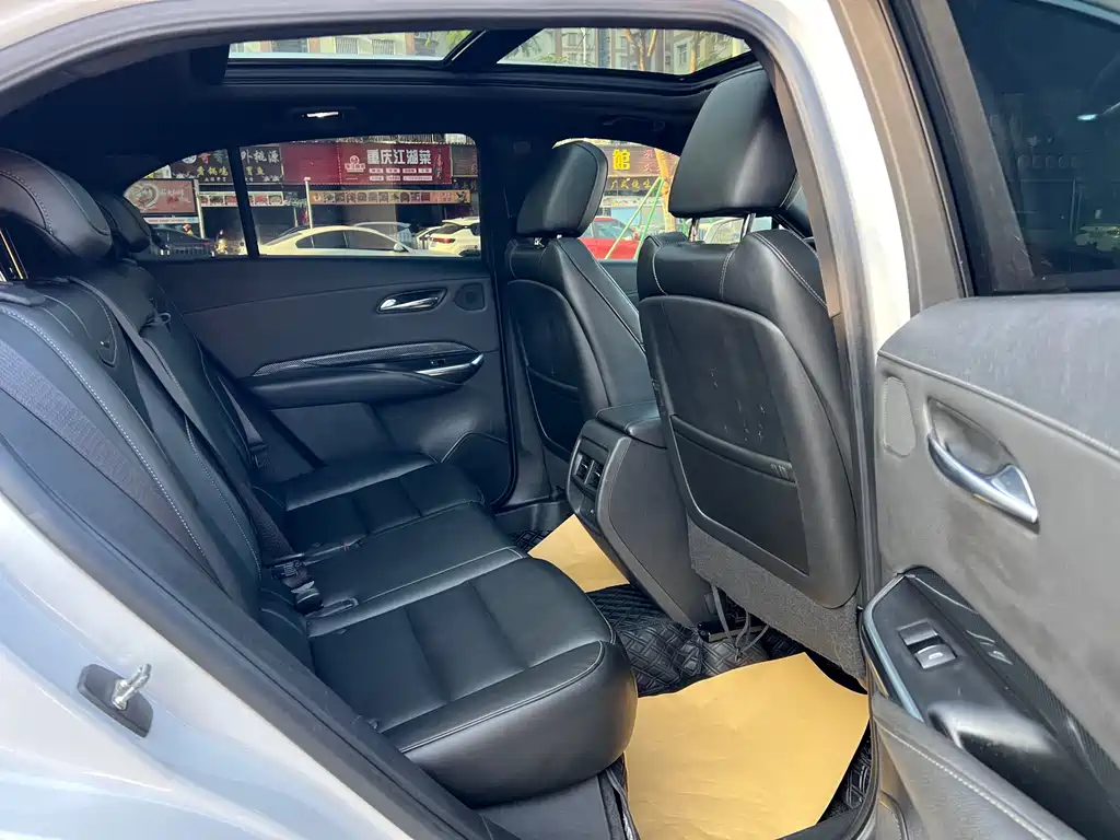 Cadillac XT4 — фото 13