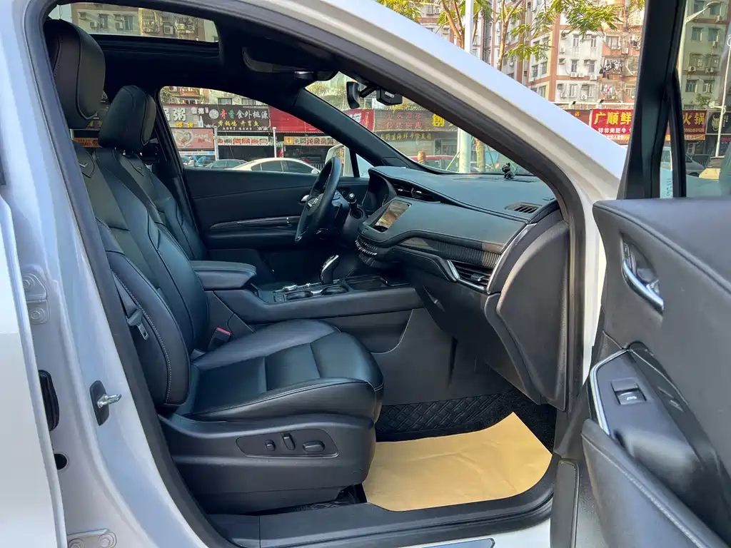 Cadillac XT4 — фото 14