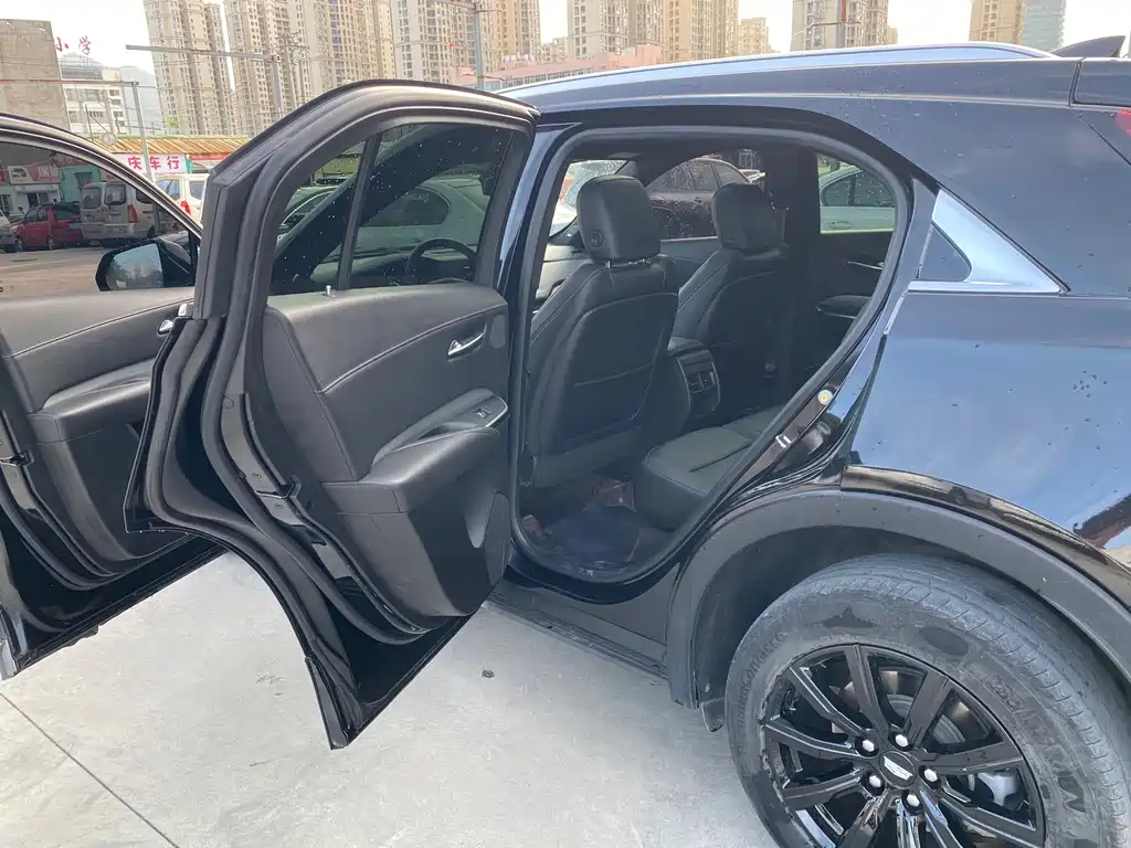 Cadillac XT4 — фото 10