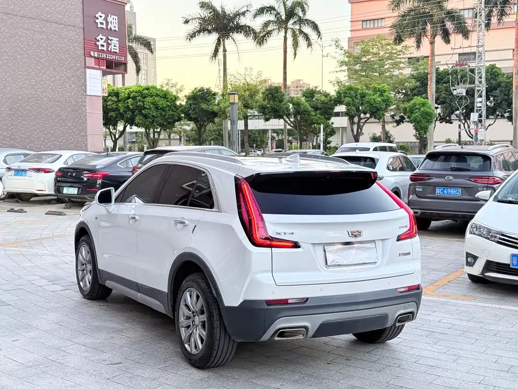 Cadillac XT4 — фото 7