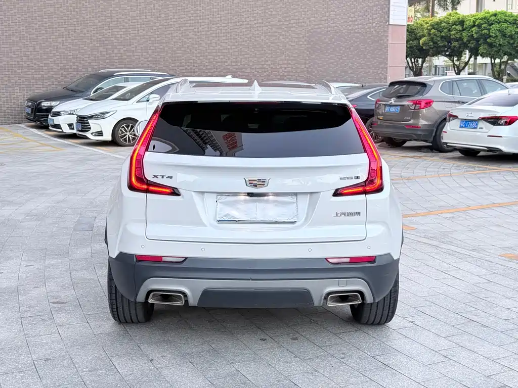 Cadillac XT4 — фото 8